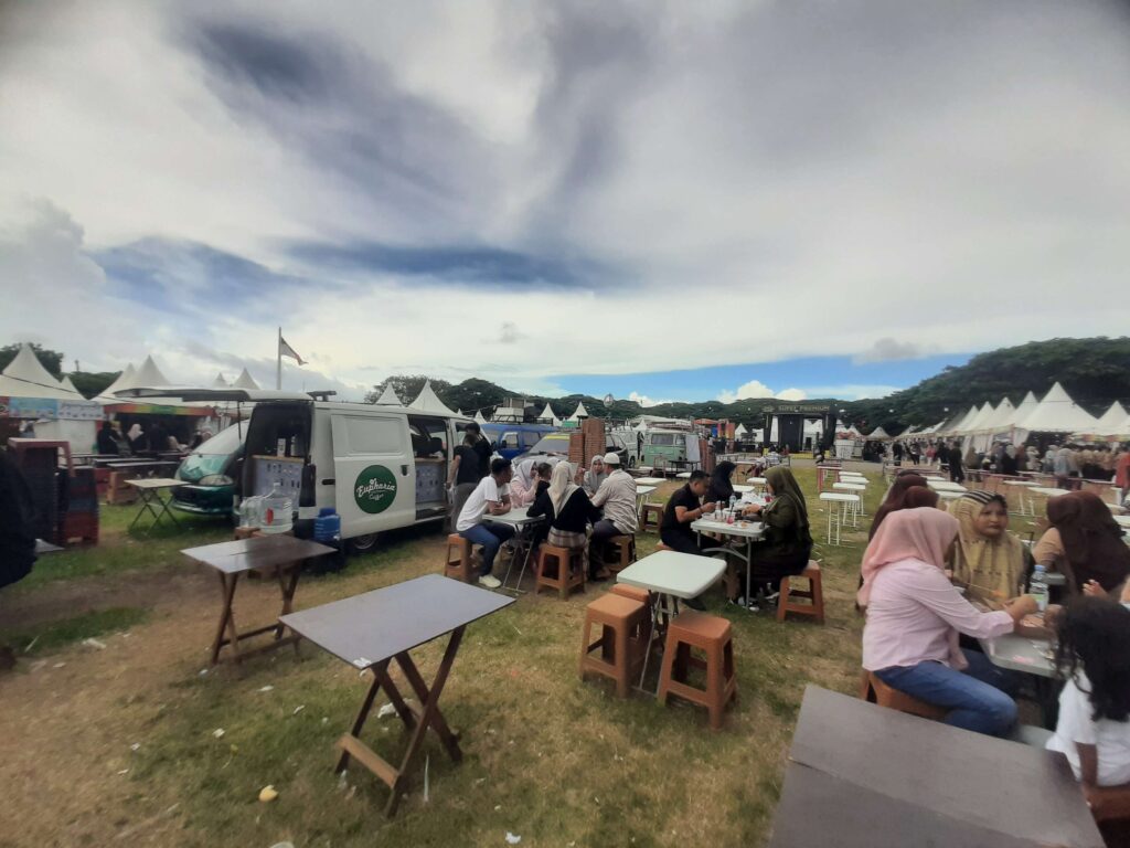 Pengunjung Kerumuni UMKM Saat Pembukaan Expo PKA ke-8 di Blang Padang | NEWS TV Indonesia