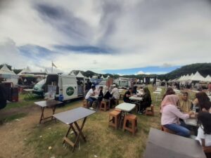 Pengunjung Kerumuni UMKM Saat Pembukaan Expo PKA ke-8 di Blang Padang