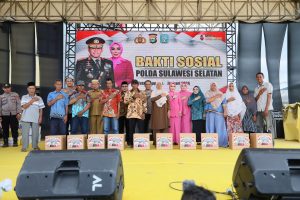 Caption Kapolda Sulawesi Selatan Resmikan Mako Polres Soppeng, Masjid Al-Aqso 2003 Polres Soppeng Serta Gelar Bakti Sosial, Bakti Kesehatan dan Pasar Murah | NEWS TV Indonesia