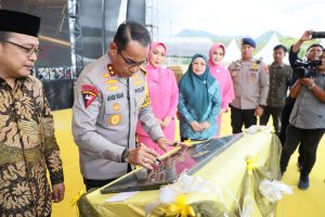Kapolda Sulawesi Selatan Resmikan Mako Polres Soppeng, Masjid Al-Aqso Polres Soppeng Serta Gelar Bakti Sosial, Bakti Kesehatan dan Pasar Murah.