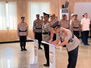 *Serah Terima Jabatan Direktur Pengamanan Objek Vital (Dir Pamobvit) Polda Sultra: Kombes Pol Andi Herman Resmi Menjabat*