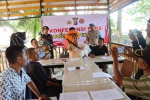 Kasus Pembunuhan KDRT Didesa Bangkagi, Polres Touna Gelar Konferensi Pers | NEWS TV Indonesia Kasus Pembunuhan KDRT Didesa Bangkagi, Polres Touna Gelar Konferensi Pers | NEWS TV Indonesia
