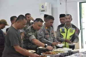 ADA APA…??? RATUSAN WARGA MENDATANGI, KODIM 1408/MKS 
