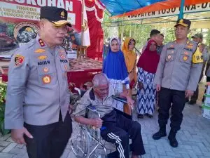 Kapolda Sulawesi Tengah Berikan Bansos Kepada Warga Masyarakat Desa Marowo, Kec.Ulubongka