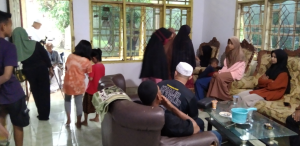 6 Tahun Gangguan Sakit Jiwa, Berobat Kemana-Mana Tak Kunjung Sembuh, Di Tangan Pedang Langit 6 Tahun Gangguan Sakit Jiwa, Berobat Kemana-Mana Tak Kunjung Sembuh, Di Tangan Pedang Langit