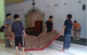 Tim Koalisi Tiga Relawan  Prabowo-Gibran Melakukan Aksi Nyata Dengan Menggelar Bersih-bersih Rumah Ibadah, Melakukan Pemeriksaan Kesehatan Mata | NEWS TV Indonesia