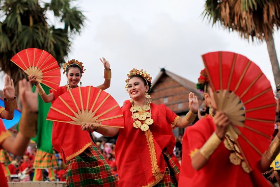 Sejarah dan Makna Tari Pakarena dari Sulawesi Selatan | NEWS TV Indonesia Sejarah dan Makna Tari Pakarena dari Sulawesi Selatan | NEWS TV Indonesia
