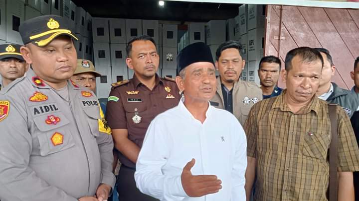 Pj Bupati Aceh Timur Bersama Forkopimda Pantau Pelipatan Surat Suara | NEWS TV Indonesia