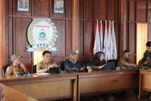 Hamzih Rapat Perdana Seluruh Staff Sekretariat DPRD Provinsi Sulawesi Barat
