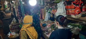 Menjaga Stabilitas Pasar, Babinsa Koramil 10/Pnk Monitoring Harga Sembako di Pasar Tradisional menjelang bulan puasa | NEWS TV Indonesia Menjaga Stabilitas Pasar, Babinsa Koramil 10/Pnk Monitoring Harga Sembako di Pasar Tradisional menjelang bulan puasa | NEWS TV Indonesia