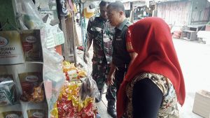 Menjaga Stabilitas Pasar, Babinsa Koramil 10/Pnk Monitoring Harga Sembako di Pasar Tradisional menjelang bulan puasa | NEWS TV Indonesia Menjaga Stabilitas Pasar, Babinsa Koramil 10/Pnk Monitoring Harga Sembako di Pasar Tradisional menjelang bulan puasa | NEWS TV Indonesia
