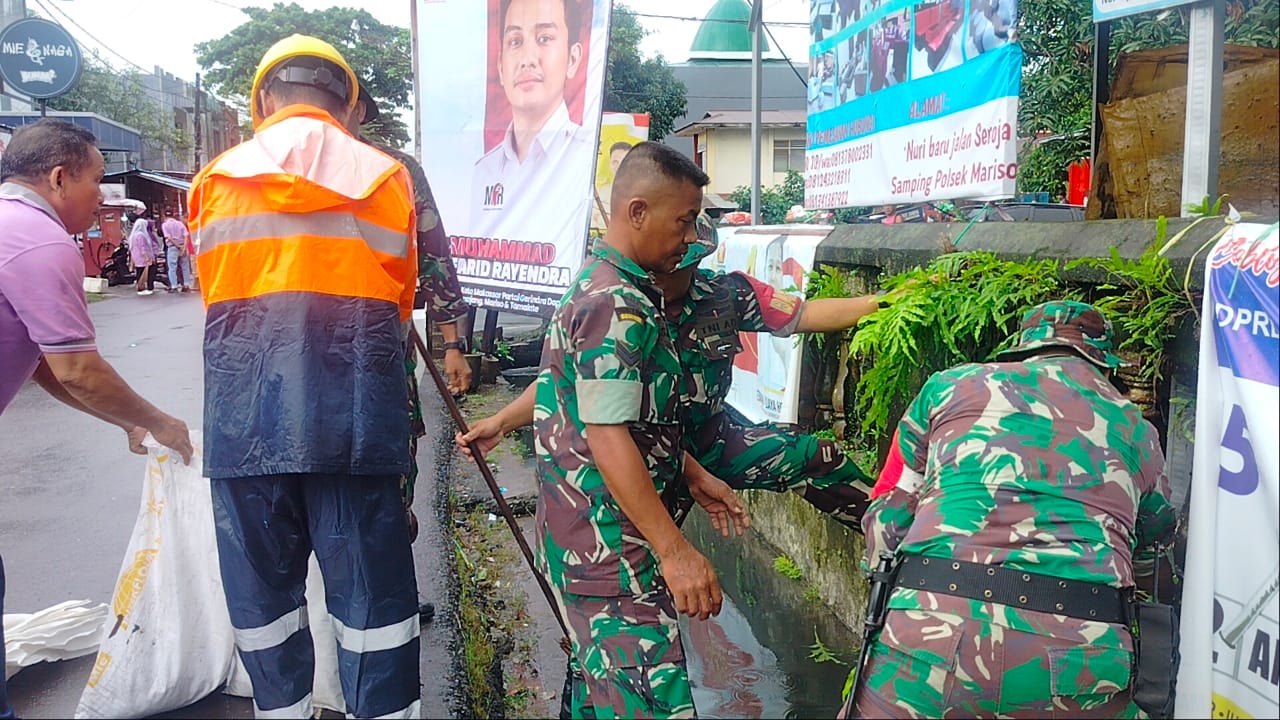 TNI Bersama Rakyat Bahu-Membahu Membersihkan Drainase | NEWS TV Indonesia