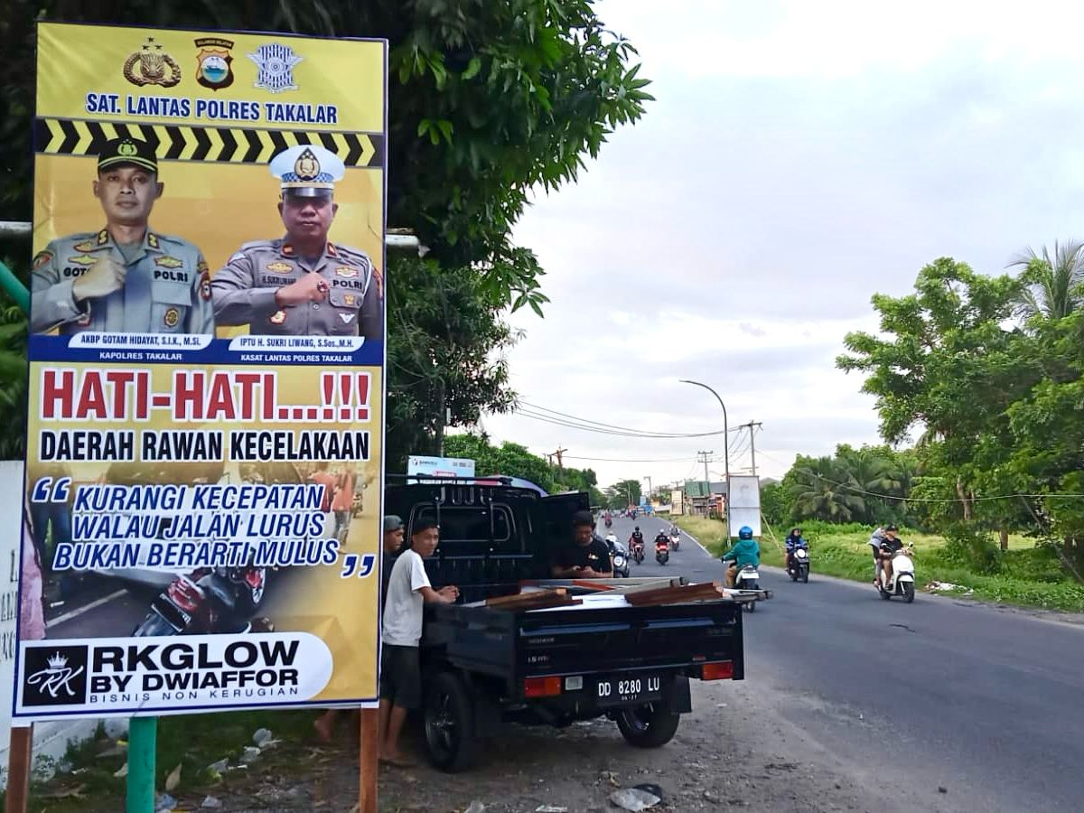 Tekan Angka Kecelakaan, Satlantas Polres Takalar Pasang Papan Himbauan Di Titik Rawan Kecelakaan | NEWS TV Indonesia