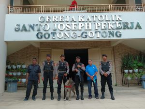 Polsatwa K9 Polda SUL-SEL Melaksanakan Sterillisasi Ibadah Paskah Gereja-Gereja Yang Di Anggap Rawan