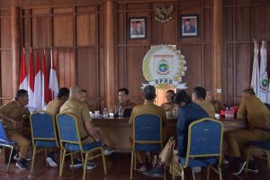 Sekretaris DPRD Sulbar Rapat Internal Bersama Para Kabag dan Kasubag Bahas Kegiatan Kedewanan