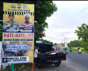Tekan Angka Kecelakaan, Satlantas Polres Takalar Pasang Papan Himbauan Di Titik Rawan Kecelakaan | NEWS TV Indonesia