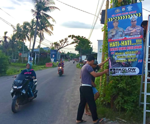 Tekan Angka Kecelakaan, Satlantas Polres Takalar Pasang Papan Himbauan Di Titik Rawan Kecelakaan