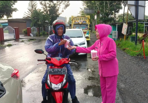 Polsek Polut Bersama Bhayangkari Bagi-Bagi Takjil, Raih Keberkahan Di Bulan Suci Ramadhan | NEWS TV Indonesia Polsek Polut Bersama Bhayangkari Bagi-Bagi Takjil, Raih Keberkahan Di Bulan Suci Ramadhan | NEWS TV Indonesia