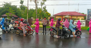 Polsek Polut Bersama Bhayangkari Bagi-Bagi Takjil, Raih Keberkahan Di Bulan Suci Ramadhan | NEWS TV Indonesia Polsek Polut Bersama Bhayangkari Bagi-Bagi Takjil, Raih Keberkahan Di Bulan Suci Ramadhan | NEWS TV Indonesia