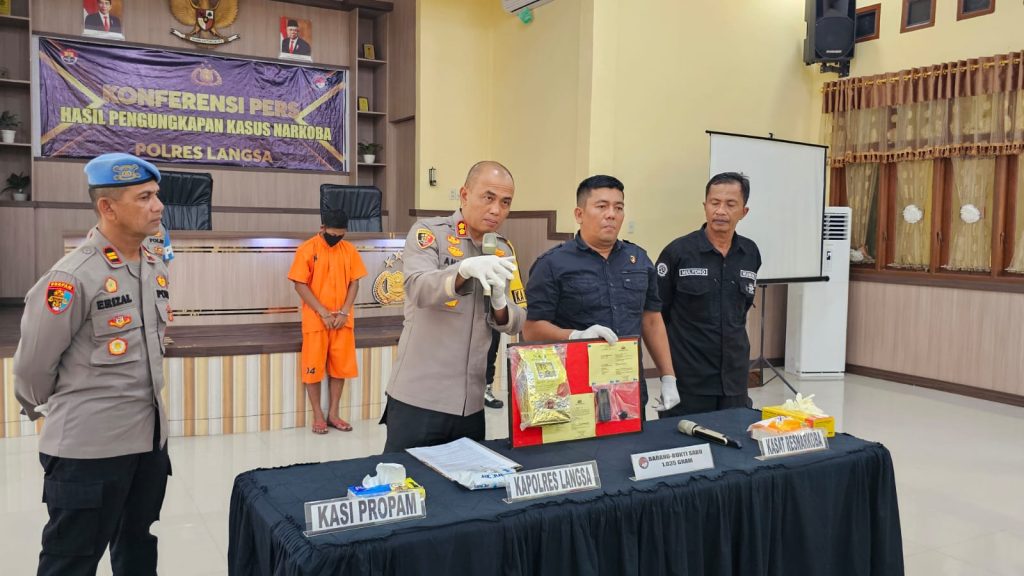Kapolres Langsa AKBP Andy Rahmansyah,SIK,SH,MH melalui Kasat Narkoba AKP Mulyadi,SH,MH