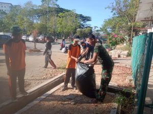 Melihat Selokan tersumbat, seluruh anggota Koramil 1408-04/Bontoala bergerak angkat sampah yang menumpuk di selokan | NEWS TV Indonesia Melihat Selokan tersumbat, seluruh anggota Koramil 1408-04/Bontoala bergerak angkat sampah yang menumpuk di selokan | NEWS TV Indonesia