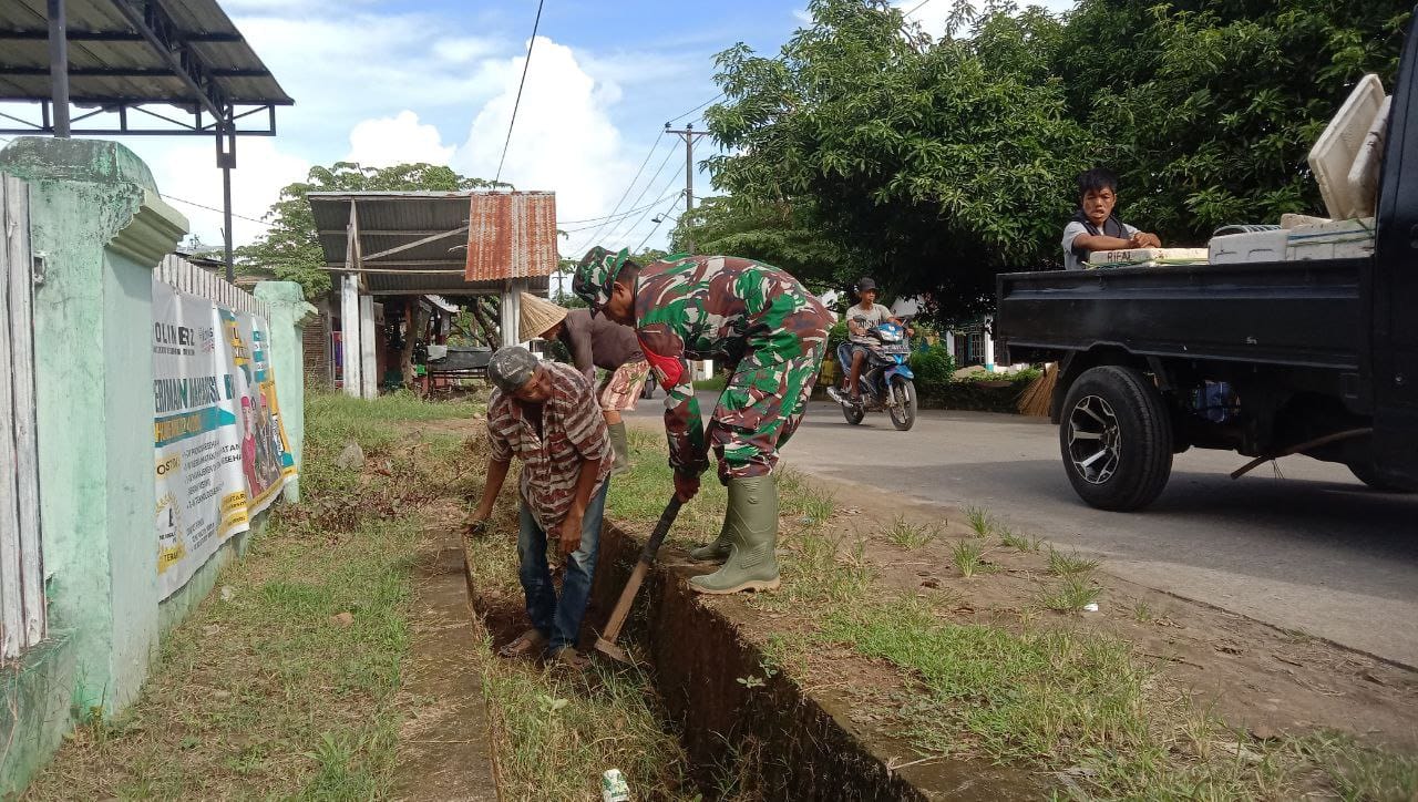 Koramil 1426-03/Galut Bersama Masyarakat Kerja Bakti Bersihkan Selokan Sepanjang 150 Meter | NEWS TV Indonesia