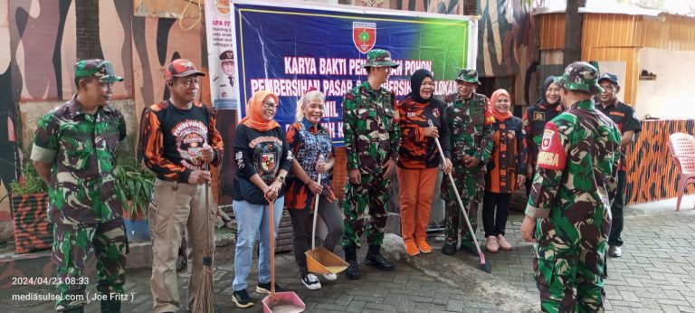 Antisipasi Banjir Akibat Tersumbatnya Saluran Air, Babinsa Koramil 1408-08/Makassar Karbak Bersihkan Selokan dengan Masyarakat dan Kelurahan