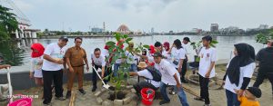 Projo Sulsel, Gelar Hari Bumi Dengan Aksi Tanam Pohon Di Center Point Of Indonesia