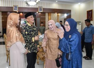 Hari Kedua Open House, Ketua DPRD Sulbar Silatarrahmi dengan PJ Gubernur Sulbar