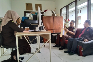 Ada Apa Ketua LSM INAKOR Sulsel, Sambangi Kantor Kejaksaan Negeri Bone, Ternyata Ini | NEWS TV Indonesia