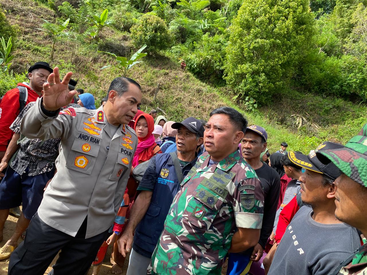 MAYJEND BOBY DAN IRJEN ANDI RIAN PERINTAHKAN TEMPATKAN PASUKAN GABUNGAN 2 PLETON DI PEGUNUNGAN LATIMOJONG | NEWS TV Indonesia