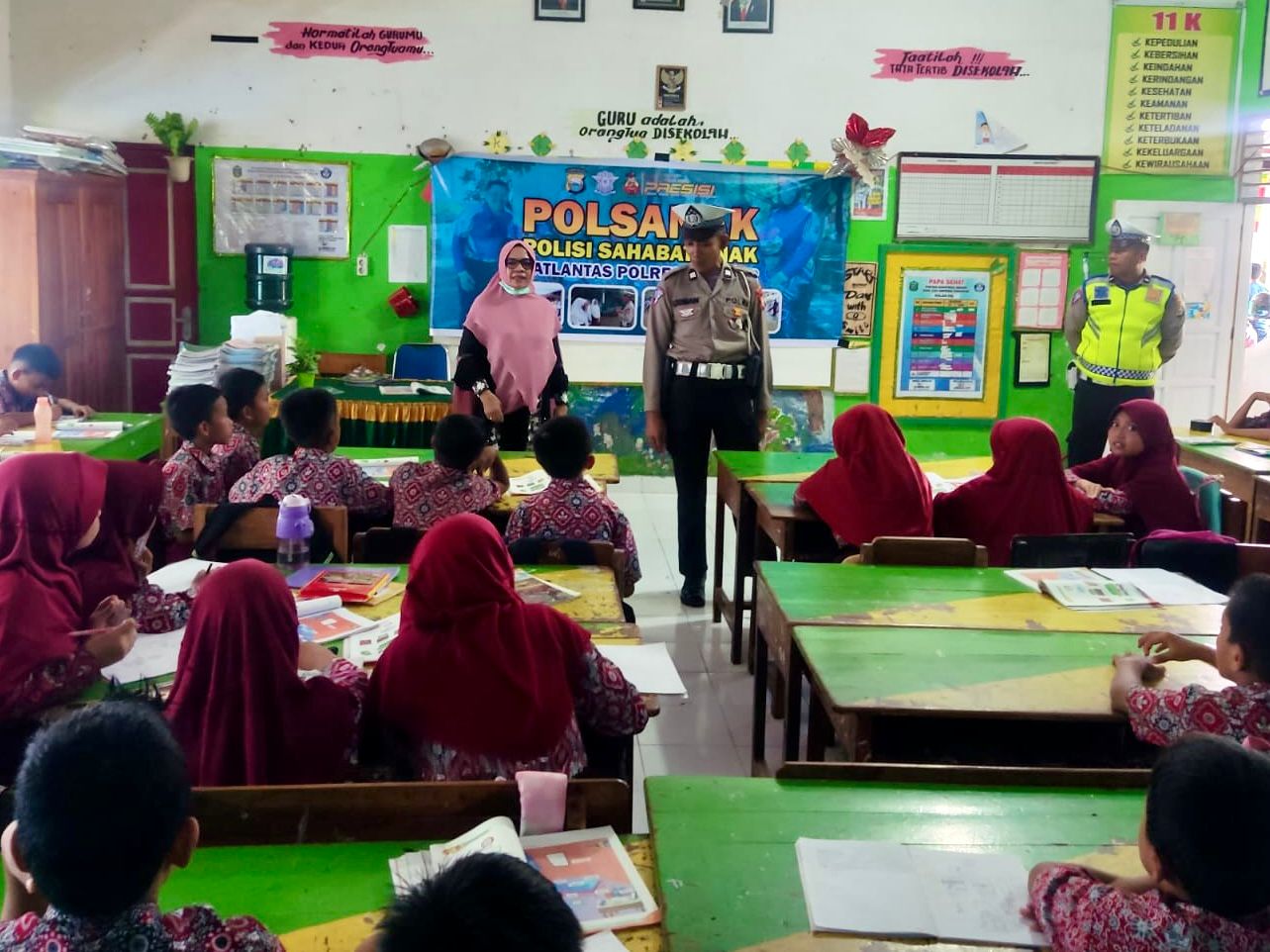 Polisi Sahabat Anak (Polsanak), Program Rutin Sat Lantas Polres Takalar Ajarkan Tertib Berlalu Lintas Anak Usia Dini | NEWS TV Indonesia