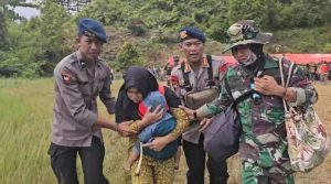 Dansat Brimob Polda SUL-SEL, Kombes Pol,Heru Novianto,S,I,K,M,HAN.Turun Langsung Evakuasi Korban di Gunung Latimojong Kab. Luwu