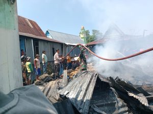 * 2 (dua) Rumah Terbakar di Dusun Kassi - Kassi Utara, Desa Jenetallasa Kecamatan Bangkala Kabupaten Jeneponto, Kerugian Ditaksir Rp. 400 juta* | NEWS TV Indonesia * 2 (dua) Rumah Terbakar di Dusun Kassi - Kassi Utara, Desa Jenetallasa Kecamatan Bangkala Kabupaten Jeneponto, Kerugian Ditaksir Rp. 400 juta* | NEWS TV Indonesia