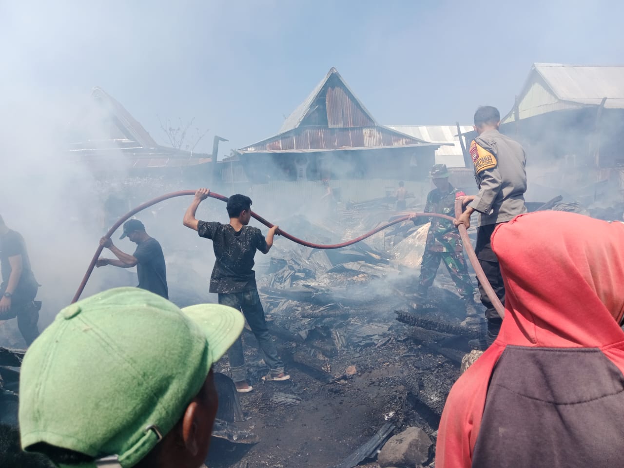 * 2 (dua) Rumah Terbakar di Dusun Kassi - Kassi Utara, Desa Jenetallasa Kecamatan Bangkala Kabupaten Jeneponto, Kerugian Ditaksir Rp. 400 juta* | NEWS TV Indonesia