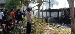 ** Terjadi Kebakaran di Jeneponto , Tepatnya di Dusun Punagaya, Desa Arungkeke, Kecamatan Arungkeke, Kabupaten Jeneponto, Kebakaran Satu Unit Rumah Panggung Yang Mengakibatkan Kerugian Ditaksir Rp. 30 juta*