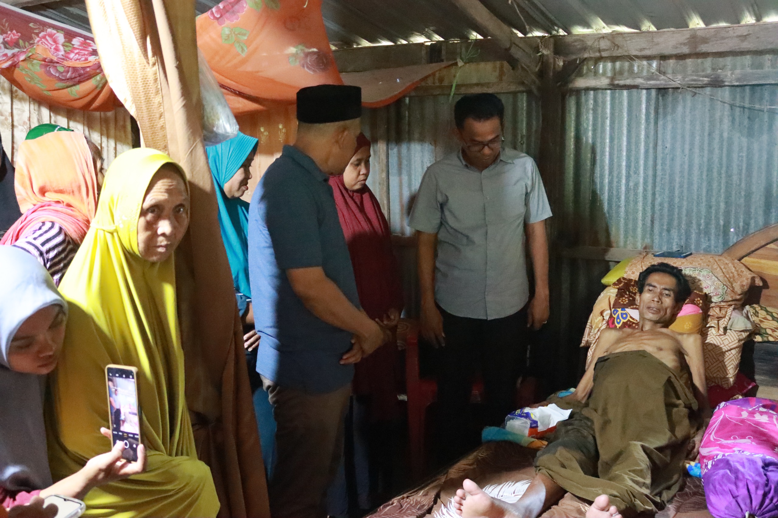Peduli Sesama. Pj. Bupati Takalar Kunjungi Warga Penderita Penyakit Lever dan Pembengkakan Hati | NEWS TV Indonesia