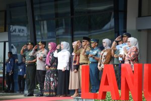 Transit di Kab. Maros, Pangdam XIV/Hsn Bersama Forkopimda Prov. Sulsel Sambut Kedatangan Wapres RI di Lanud Sultan Hasanuddin Transit di Kab. Maros, Pangdam XIV/Hsn Bersama Forkopimda Prov. Sulsel Sambut Kedatangan Wapres RI di Lanud Sultan Hasanuddin