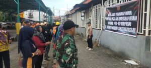 Personil Kodim 1408/Mks bersama laksanakan Kegiatan Karya Bhakti Pembersihan Selokan di Wilayah Rappocini
