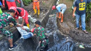 Guna Mengantisipasi Banjir ,Koramil 1408-06/Mamajang Bersama Warga Melaksanakan Giat Karya Bhakti 