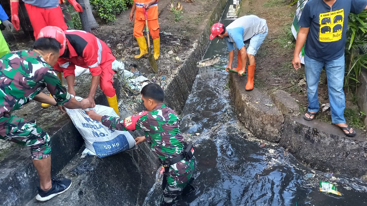 Guna Mengantisipasi Banjir ,Koramil 1408-06/Mamajang Bersama Warga Melaksanakan Giat Karya Bhakti  | NEWS TV Indonesia