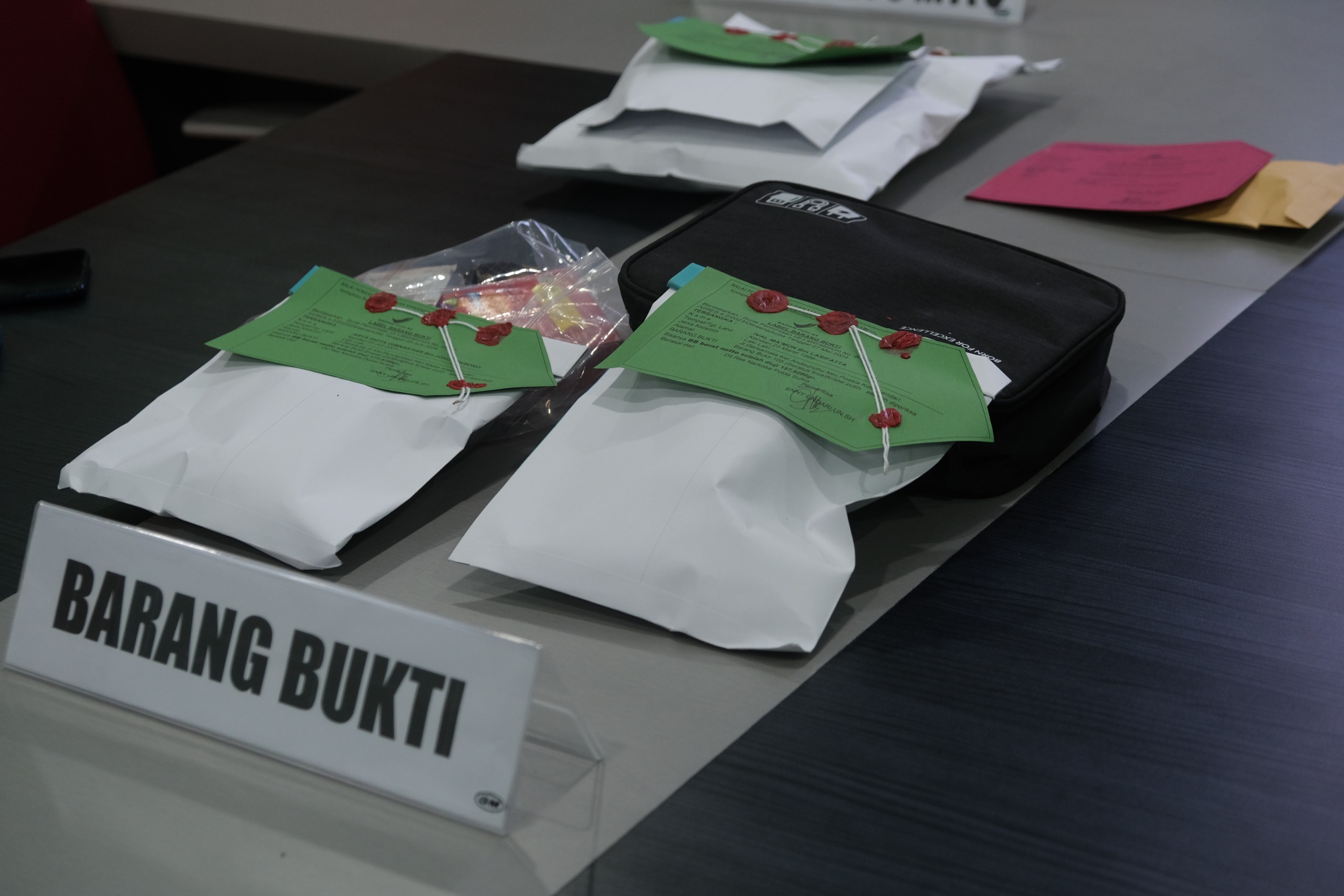 Polda Sultra Ungkap Jaringan Narkoba Lapas Amankan Barang Bukti 1,3 Kg Sabu! | NEWS TV Indonesia Polda Sultra Ungkap Jaringan Narkoba Lapas Amankan Barang Bukti 1,3 Kg Sabu! | NEWS TV Indonesia