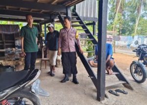 Bhabinkamtibmas sambang warga Desa Binaan, Sampaikan beberapa pesan Kamtibmas