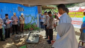 Bhabinkamtibmas Polsek Balocci hadiri Peletakan Batu Pertama Bedah Rumah