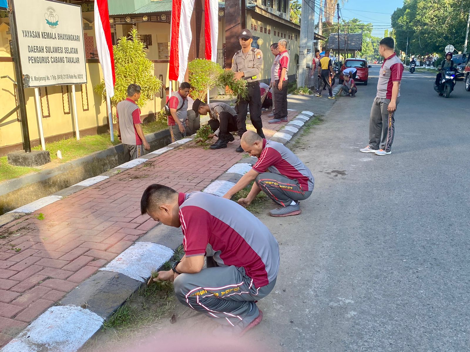 Sambut HUT Bhayangkara Ke-78, Polres Takalar Gelar Kerja Bakti Bersih-bersih Kantor | NEWS TV Indonesia