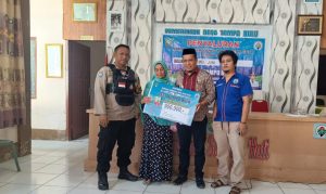 Bhabinkamtibmas Desa Tompo Bulu Monitoring Penyaluran BLT Dana Desa Tahun 2024