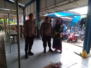 Personel Polsek Ma’rang Patroli Dialogis di Pasar Tradisional Berikan Keamanan dan Kenyamanan Pedagang dan Pengunjung Pasar