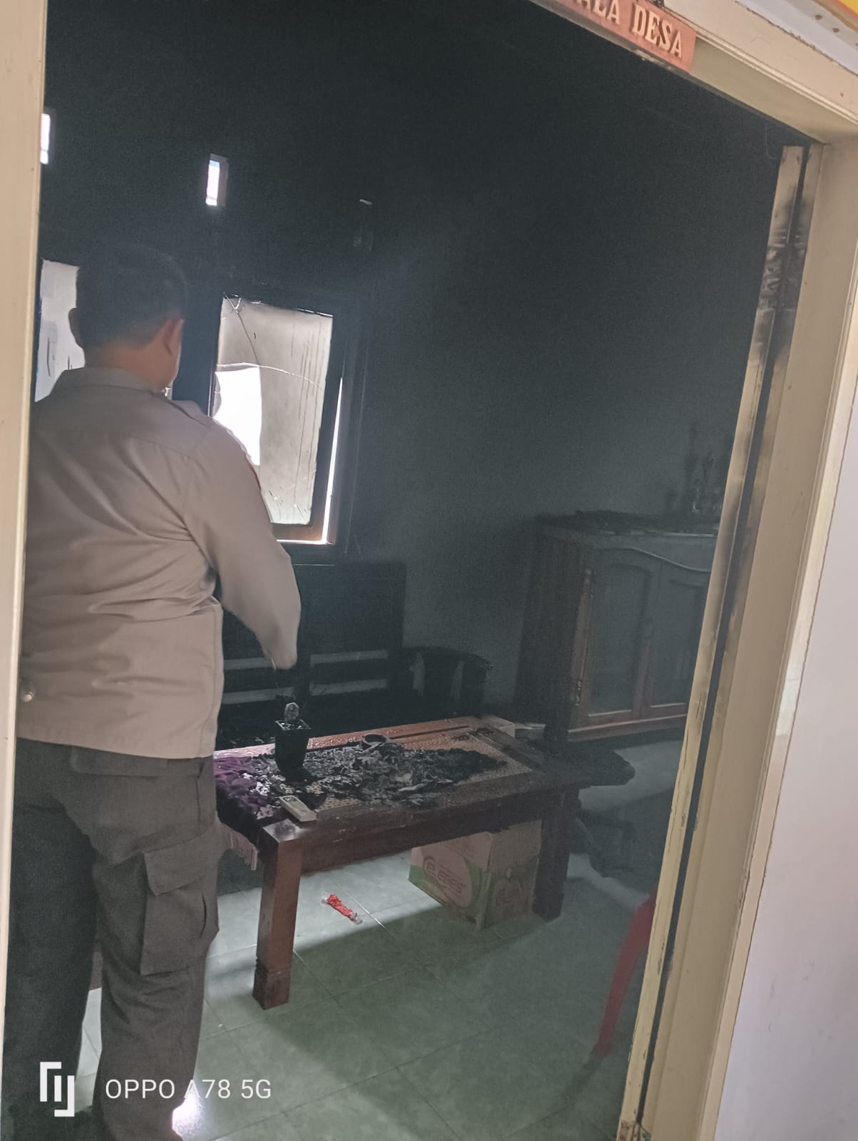 Kantor Desa Barammamase hampir ludes terbakar tadi malam | NEWS TV Indonesia