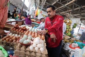 Pj.Bupati Pinrang Pantau Pasar Sentral Kota Pinrang.