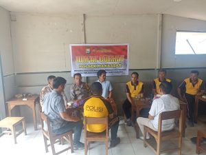 Jumat Curhat Kapolsek Makassar Bangun Sinergitas Dengan Pengunjung Warkop